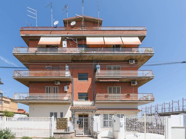 appartamento in vendita a Roma in zona Lunghezza