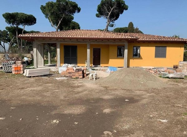 casa indipendente in vendita a Roma