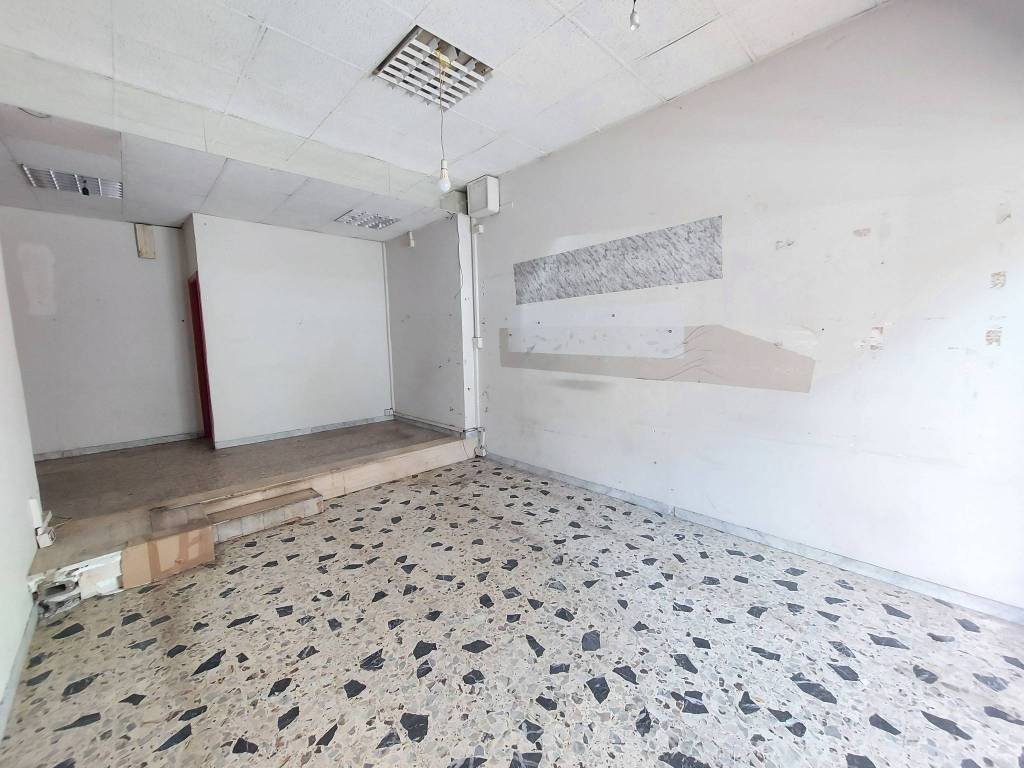 negozio in vendita a Roma in zona Torrevecchia