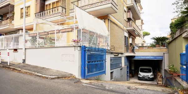 locale di sgombero in vendita a Roma in zona Alessandrino