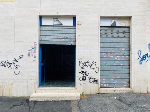 negozio in vendita a Roma in zona Prenestino-Centocelle