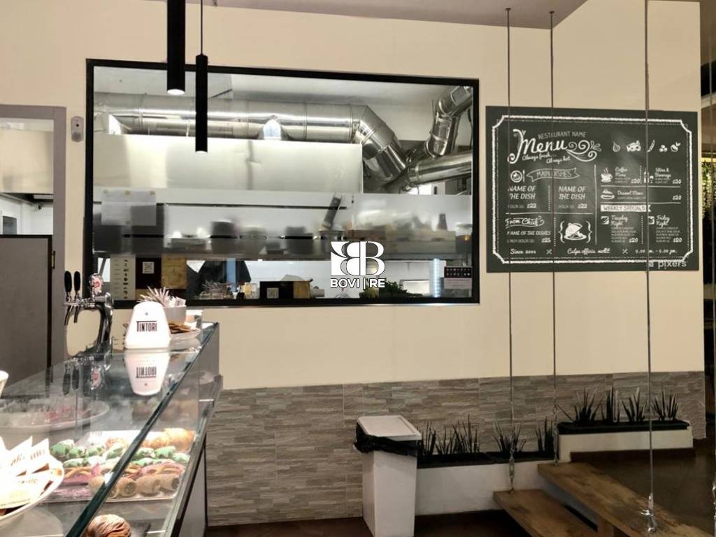 negozio in vendita a Roma in zona Ardeatino