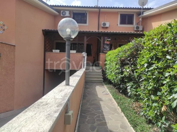 casa indipendente in vendita a Roma in zona Finocchio