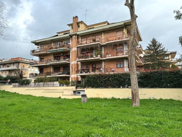 appartamento in vendita a Roma in zona Tre Pini - Poggio dei Fiori