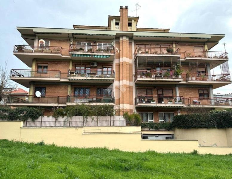 appartamento in vendita a Roma in zona Tre Pini - Poggio dei Fiori
