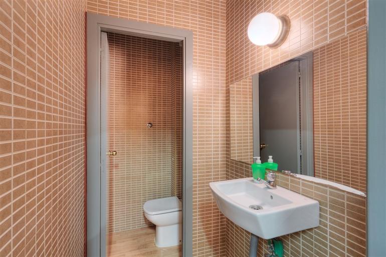 negozio in vendita a Roma in zona Ostiense