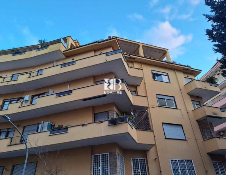 locale commerciale in vendita a Roma