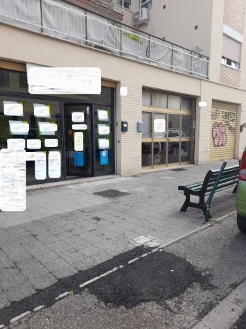 negozio in vendita a Roma in zona Torre Maura