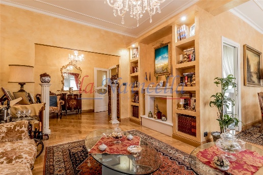 appartamento in vendita a Roma in zona EUR