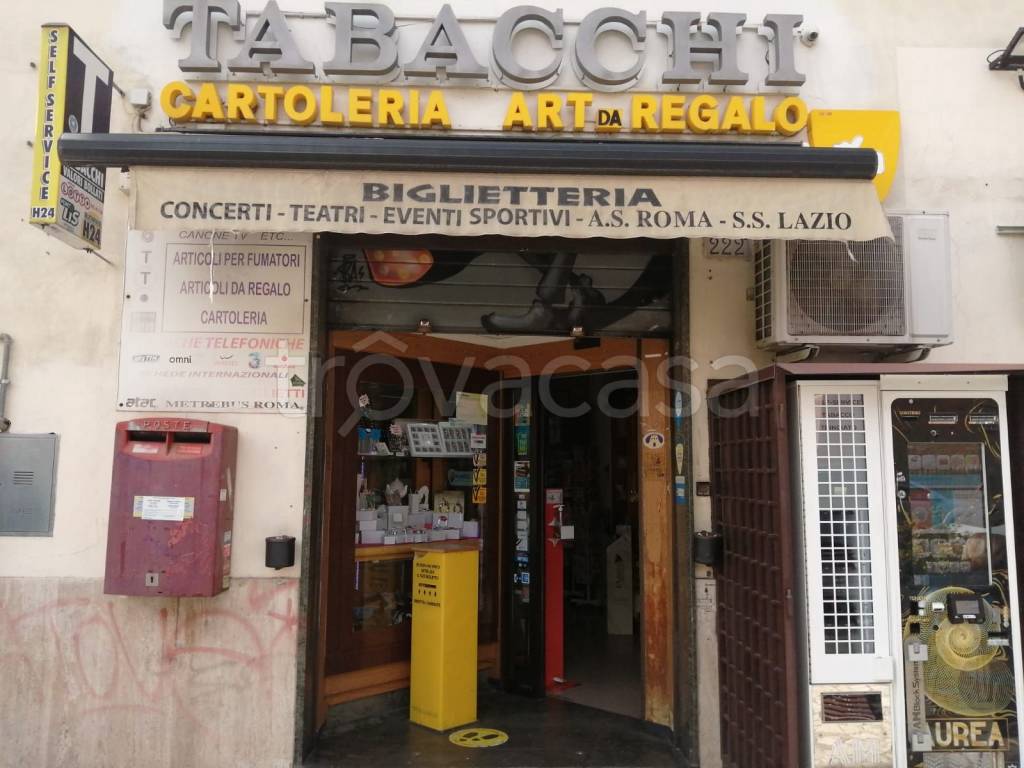 negozio in vendita a Roma in zona Torrevecchia