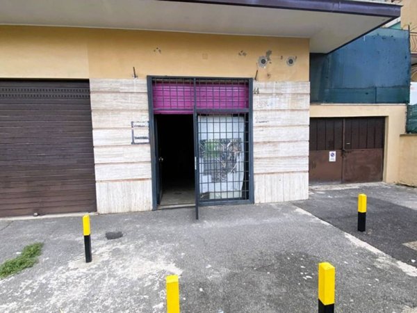 negozio in vendita a Roma in zona Torre Angela