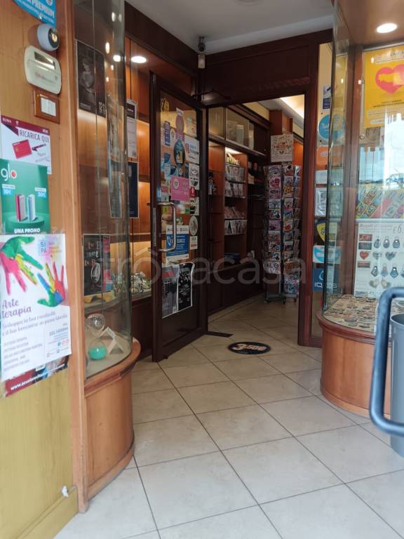 negozio in vendita a Roma in zona Appio Latino