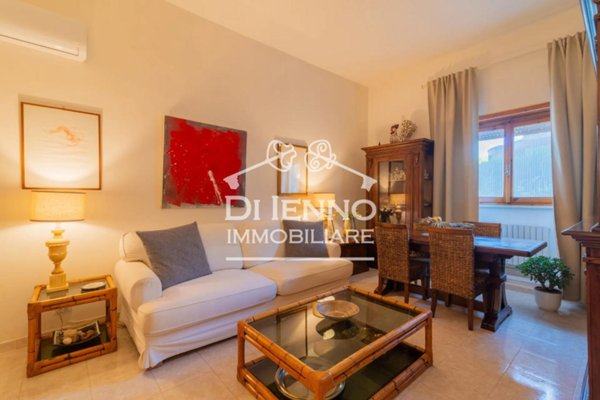 appartamento in vendita a Roma in zona Valle Muricana