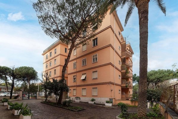 appartamento in vendita a Roma in zona Ardeatino