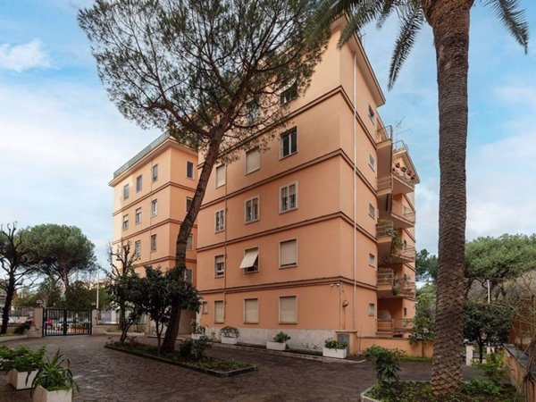 appartamento in vendita a Roma in zona Ardeatino