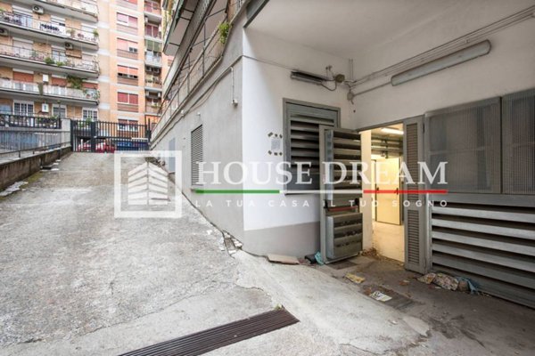 negozio in vendita a Roma in zona Appio Claudio