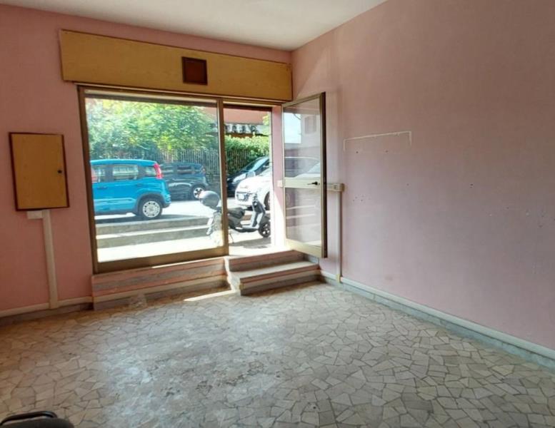 negozio in vendita a Roma in zona Prenestino-Centocelle