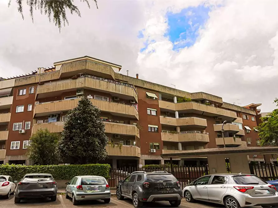 appartamento in vendita a Roma in zona Appio Pignatelli