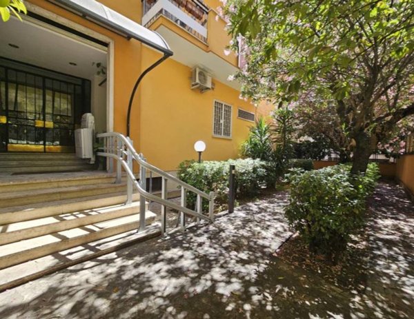 appartamento in vendita a Roma in zona Ardeatino