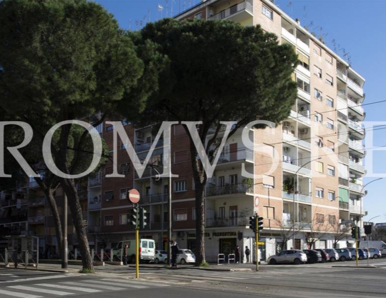 negozio in vendita a Roma in zona Prenestino-Labicano