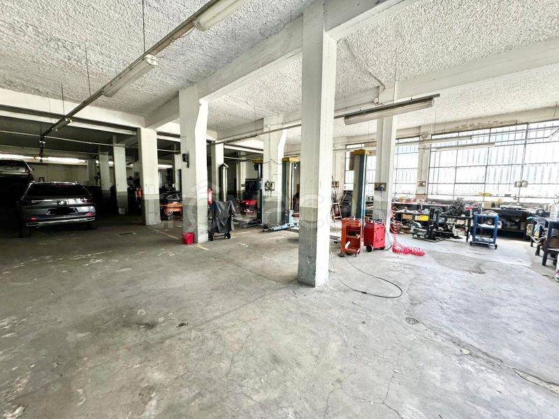 locale commerciale in vendita a Roma in zona Torrevecchia