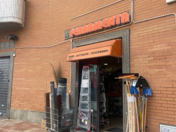 negozio in vendita a Roma in zona Torrevecchia