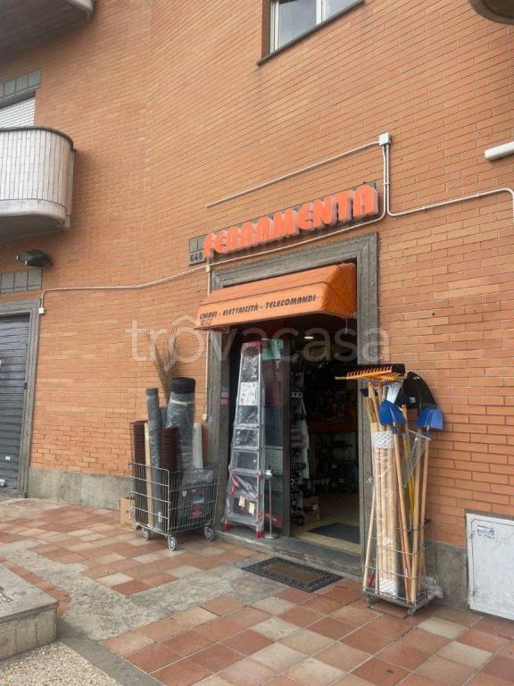 negozio in vendita a Roma in zona Primavalle