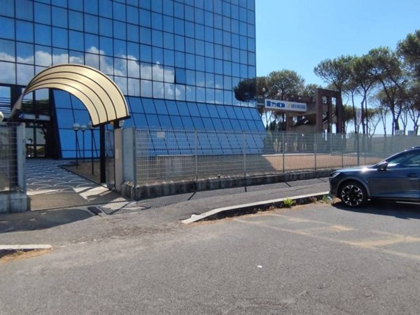 ufficio in vendita a Roma in zona Romanina