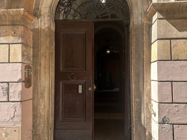 appartamento in vendita a Roma in zona Rione Regola