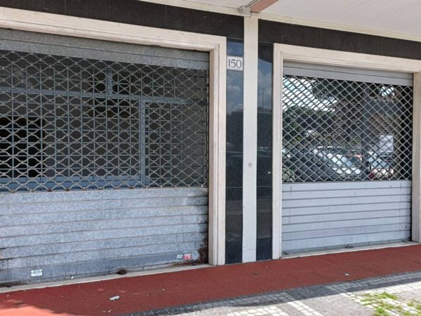 negozio in vendita a Roma in zona Acilia