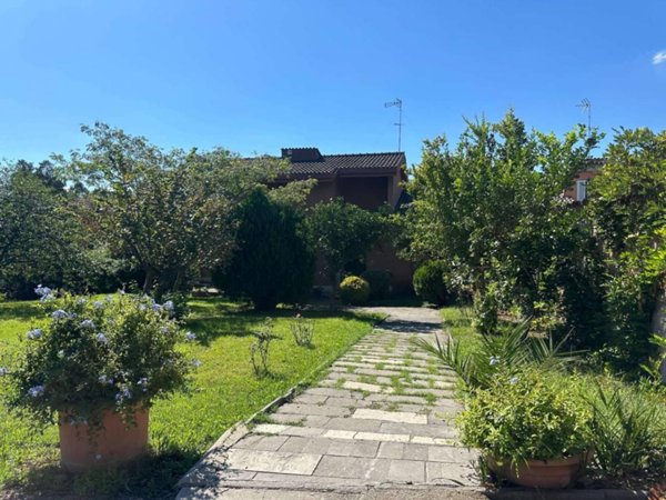 casa indipendente in vendita a Roma in zona Corviale