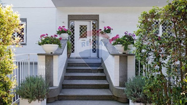 casa indipendente in vendita a Roma in zona Casal Palocco