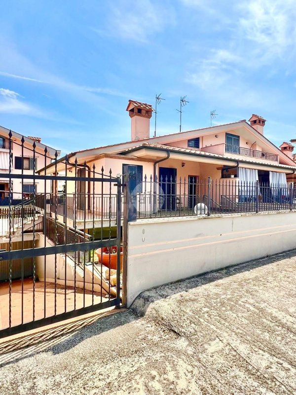 quadrivano in vendita a Roma in zona Ponte di Nona