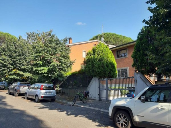 appartamento in vendita a Roma in zona Appio Pignatelli