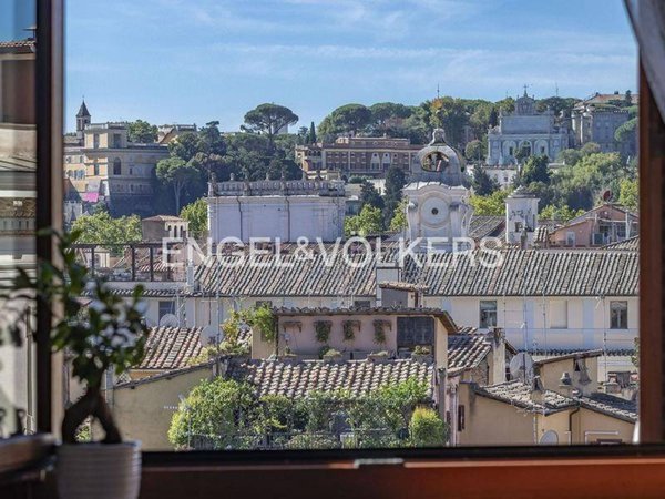 appartamento in vendita a Roma in zona Parione/Sant'Eustachio