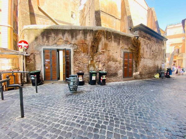 appartamento in vendita a Roma in zona Pigna - Sant'Angelo