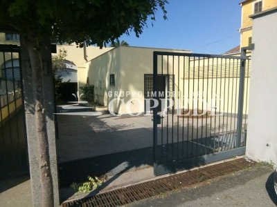 negozio in vendita a Roma in zona Appio Pignatelli