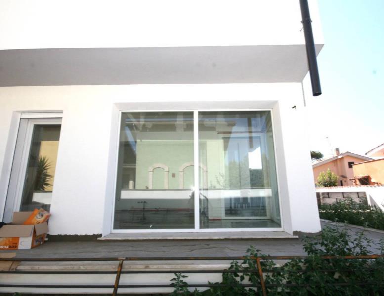 casa indipendente in vendita a Roma in zona Infernetto