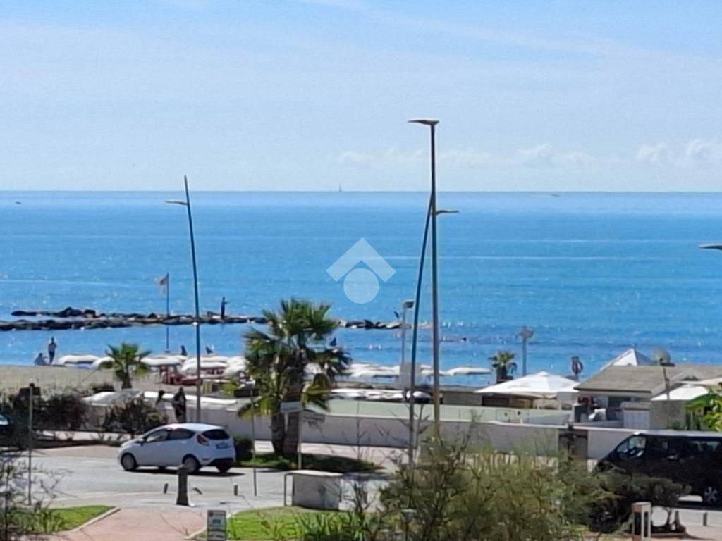 appartamento in vendita a Roma in zona Ostia