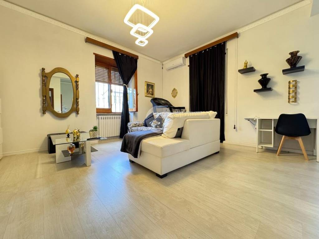 appartamento in vendita a Roma in zona Castelverde