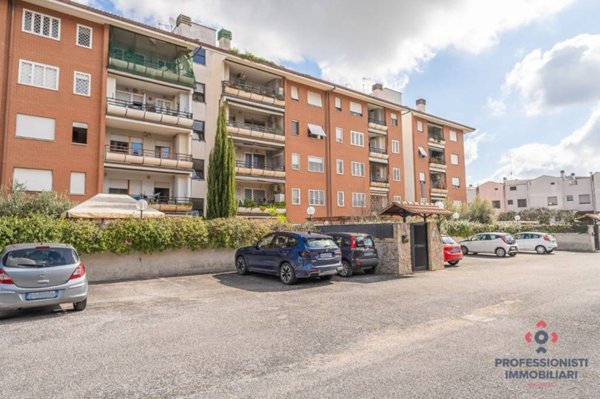 appartamento in vendita a Roma in zona Ostia Antica