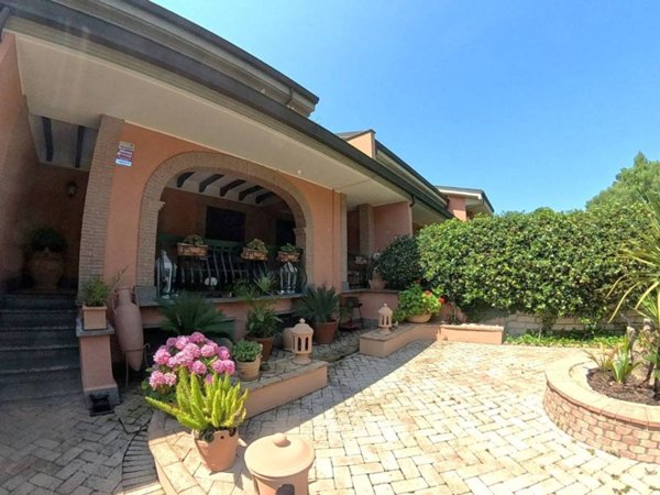 casa indipendente in vendita a Roma in zona Sette Bagni