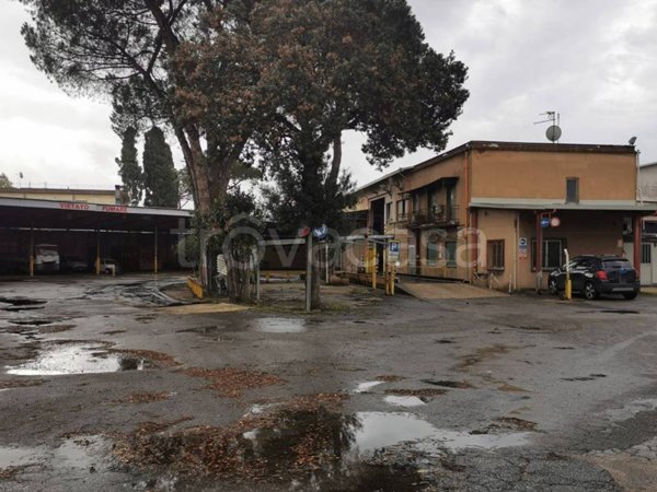 capannone in vendita a Roma in zona Portuense