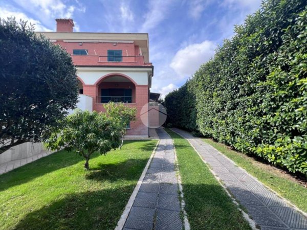 casa indipendente in vendita a Roma in zona Mezzocammino