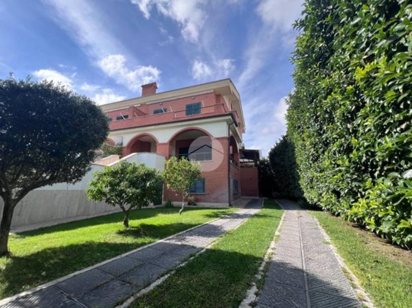 casa indipendente in vendita a Roma in zona Mezzocammino