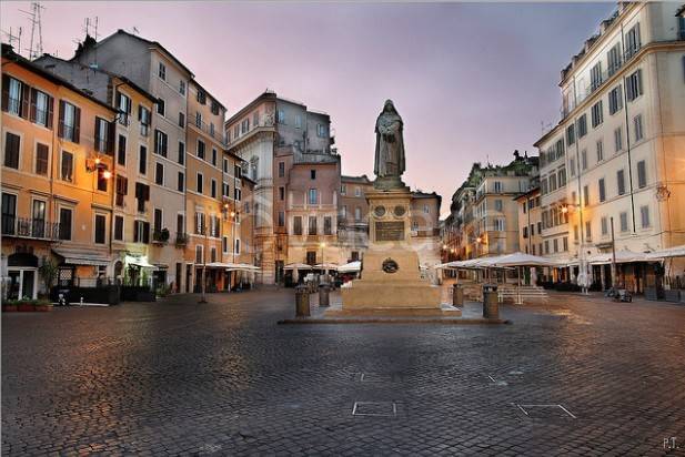 negozio in vendita a Roma in zona Rione Regola