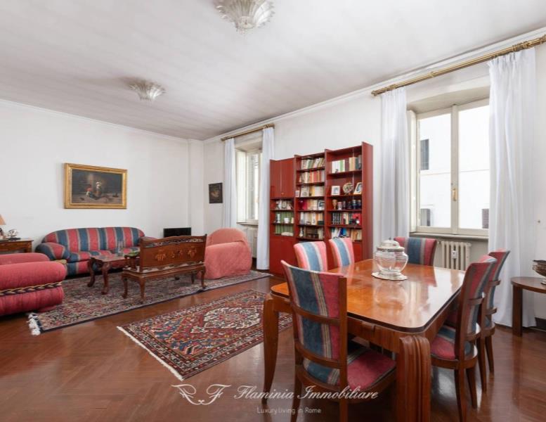 appartamento in vendita a Roma in zona Parione/Sant'Eustachio