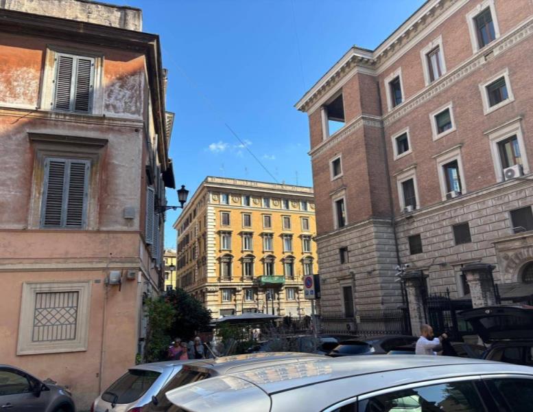 appartamento in vendita a Roma in zona Rione Regola