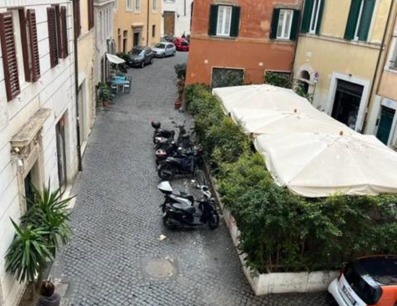 appartamento in vendita a Roma in zona Rione Regola