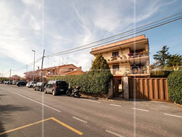 appartamento in vendita a Roma in zona Massimina/Casal Lumbroso